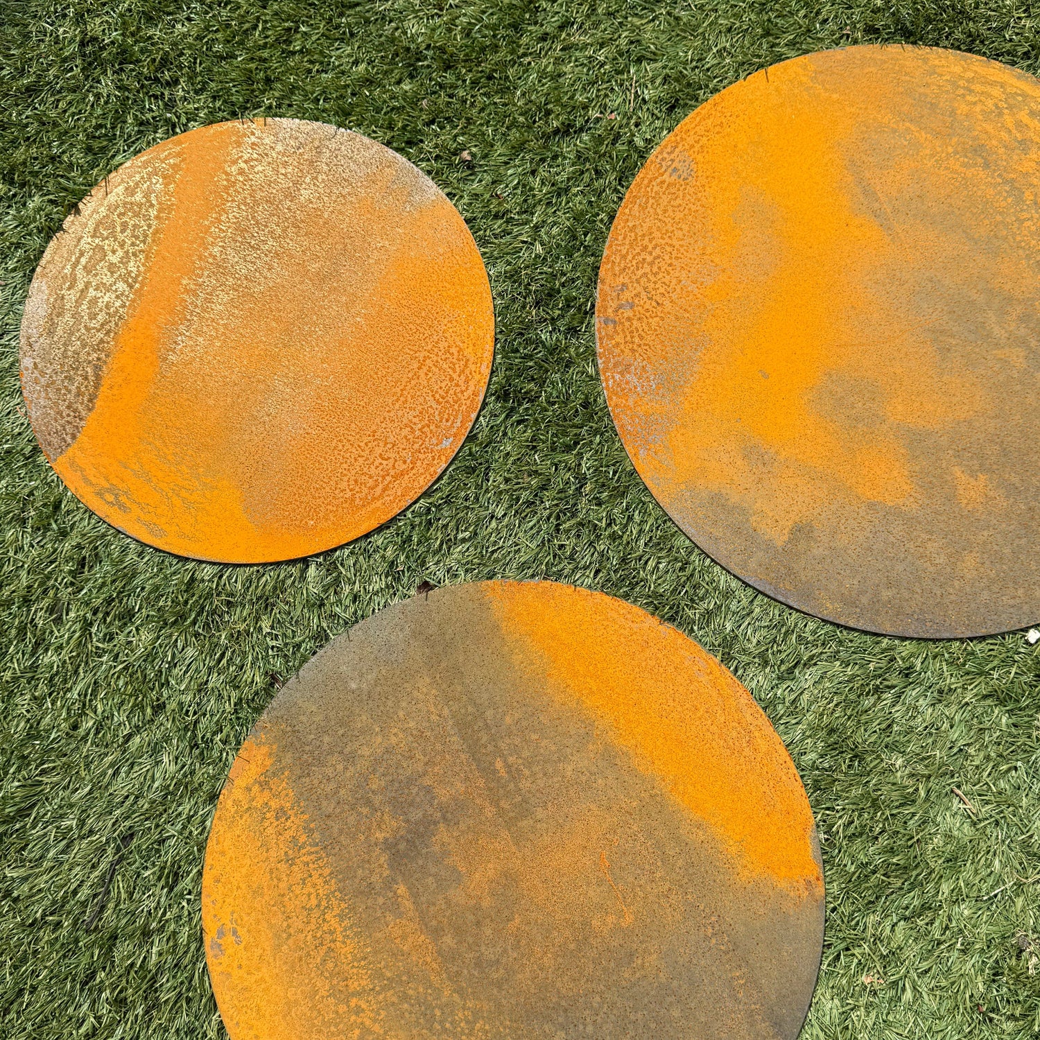 Stapstenen van Cortenstaal: rond en natuurlijk ontwerp