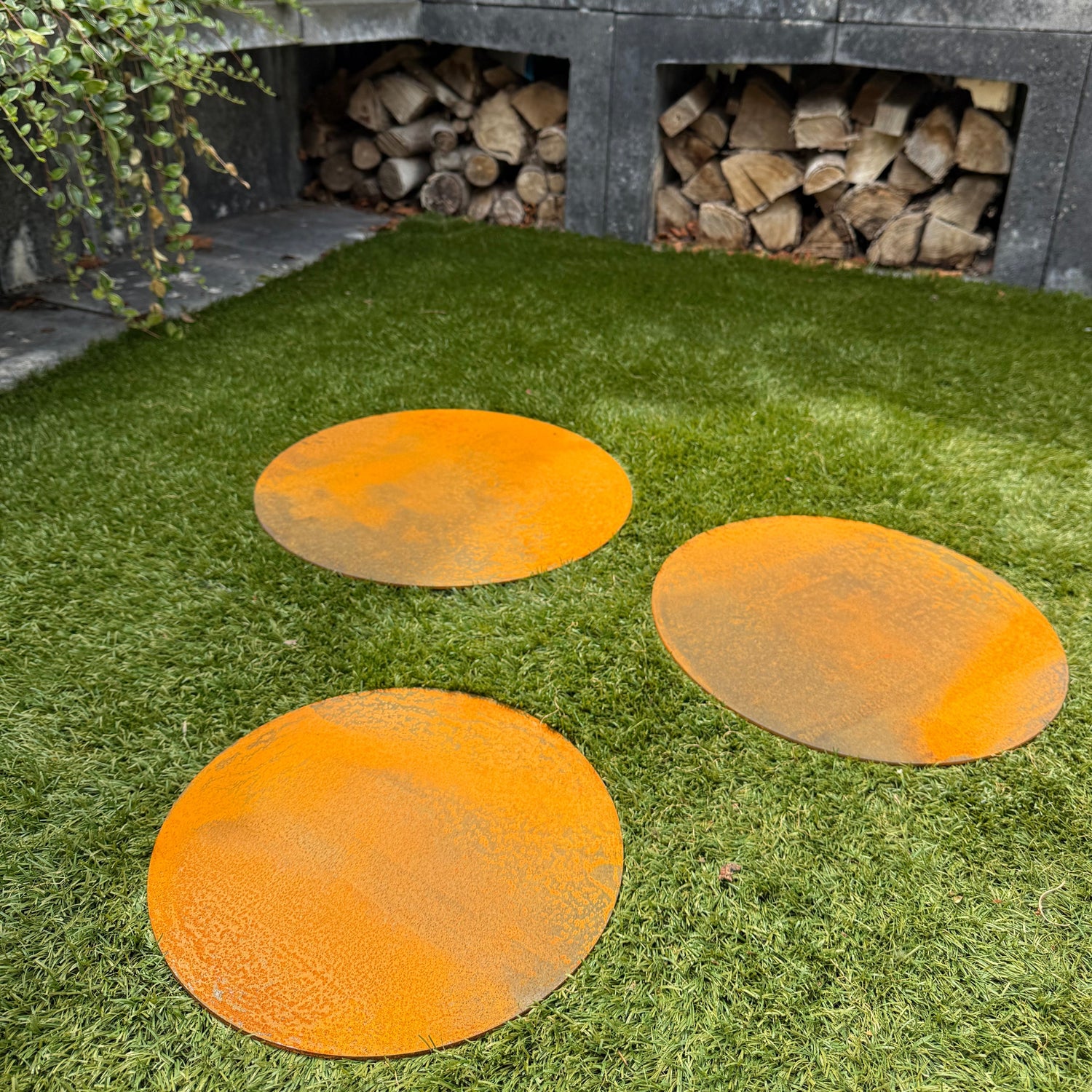 Cortenstalen stapstenen in kleine tuinen: toepassingen