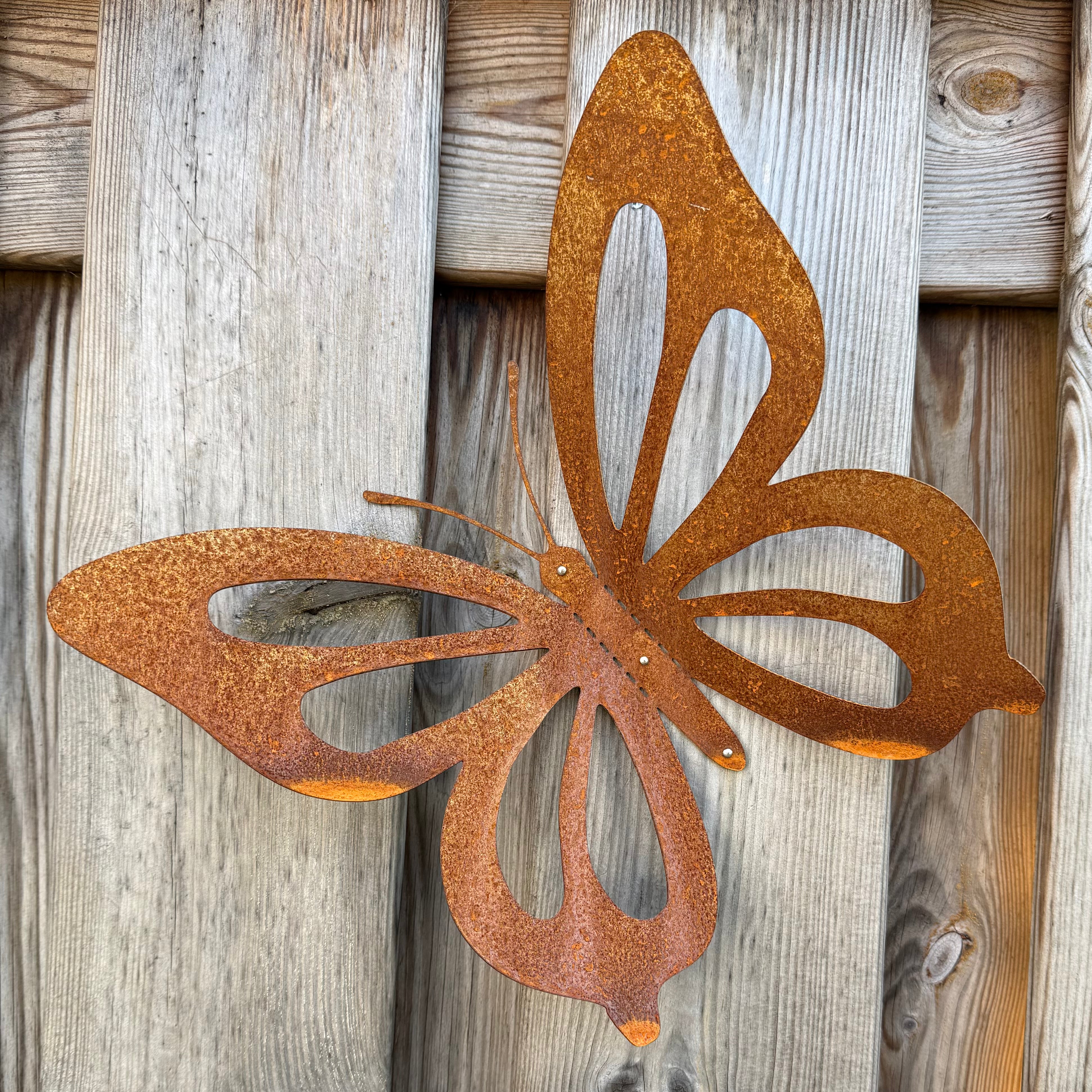 Tuinvorm ENILORAC – grote vlinder van cortenstaal voor wandmontage