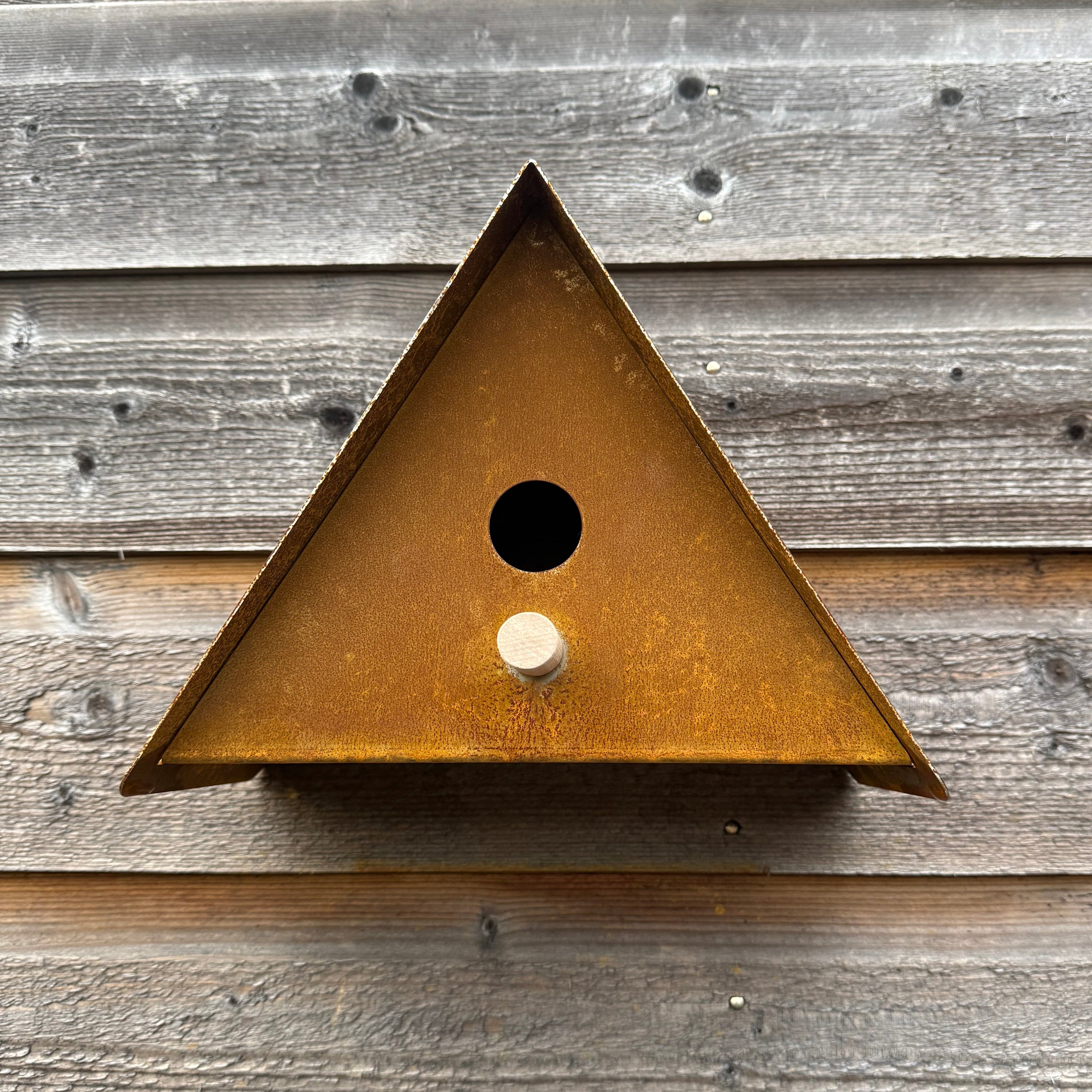 Vogelhuis UPSILON – wandvogelhuis met zitstokje en schaduwadvies