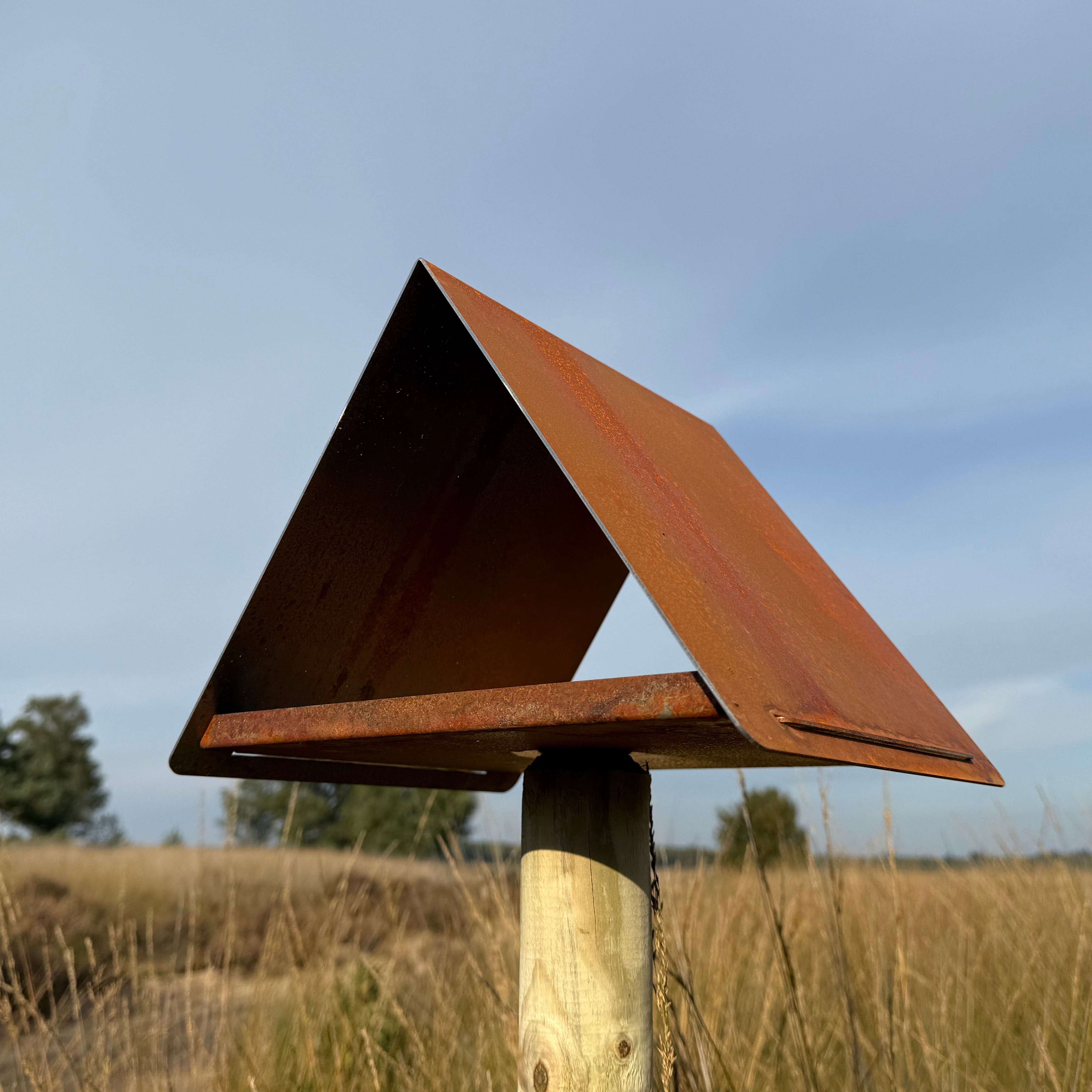 Vogelvoederhuis UNIVERSE – driehoekig hangvoederhuis zonder paal