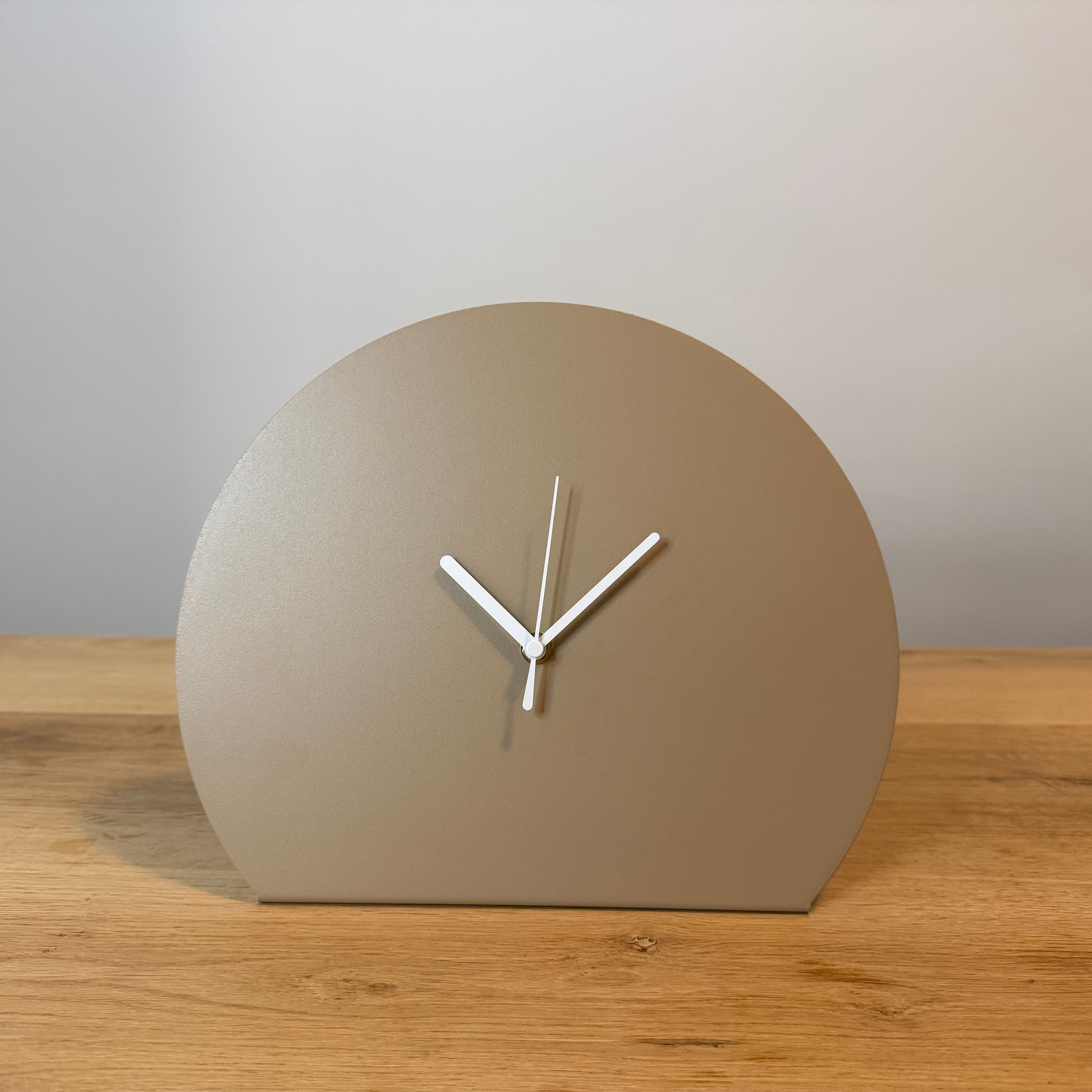 Klok DRIFT, moderne wandklok met strak en minimalistisch ontwerp.