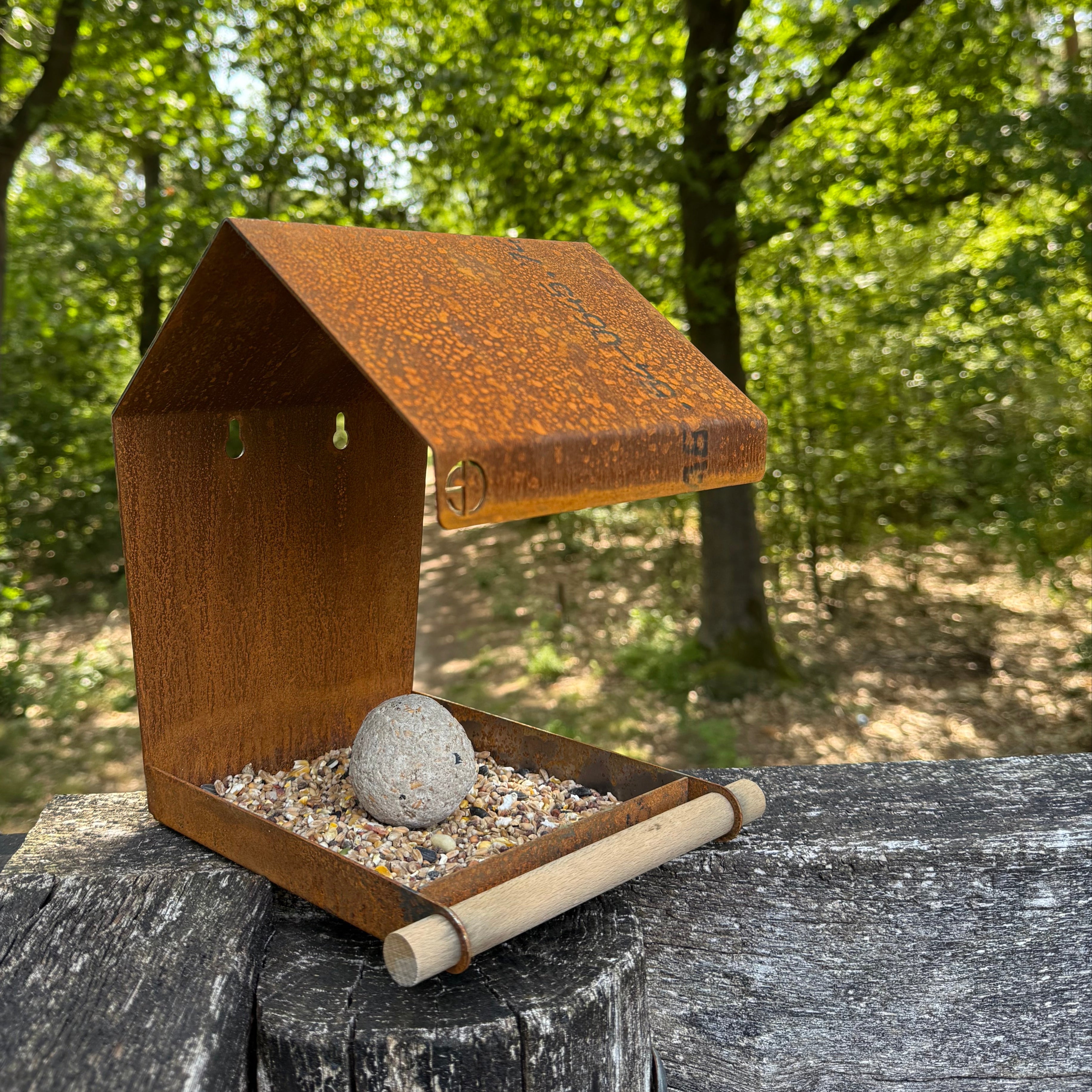 Vogelvoederhuis THUNDER – wandvoederhuis met houten zitstokje