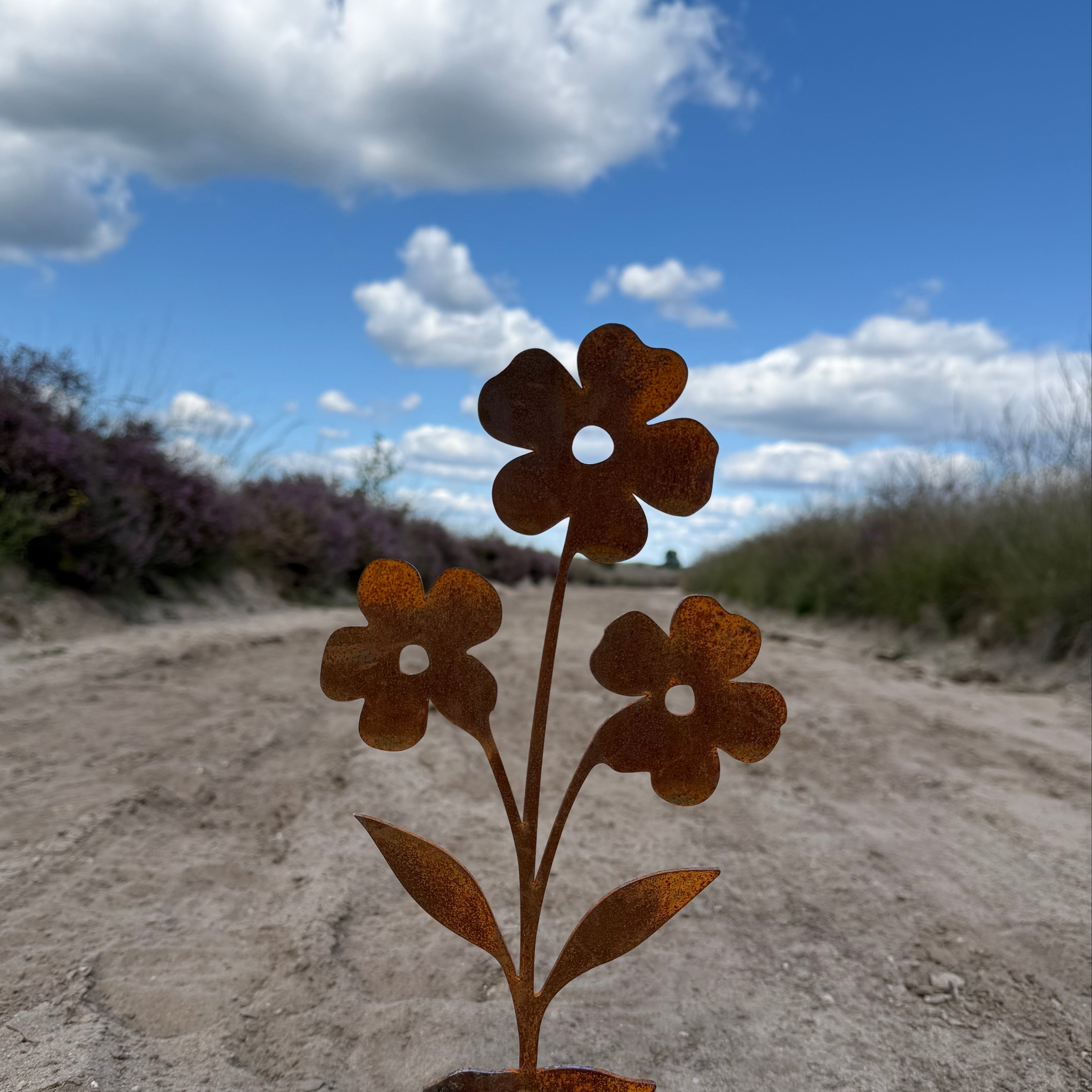 Tuinsteker FLORIFORM – cortenstalen bloemvorm voor tuinborder